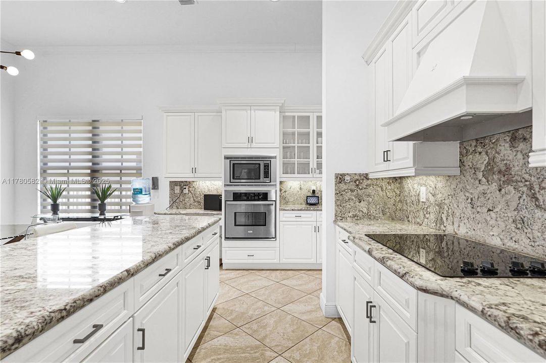 Vendido Recientemente: $1,395,000 (4 camas, 3 baños, 3076 Pies cuadrados)