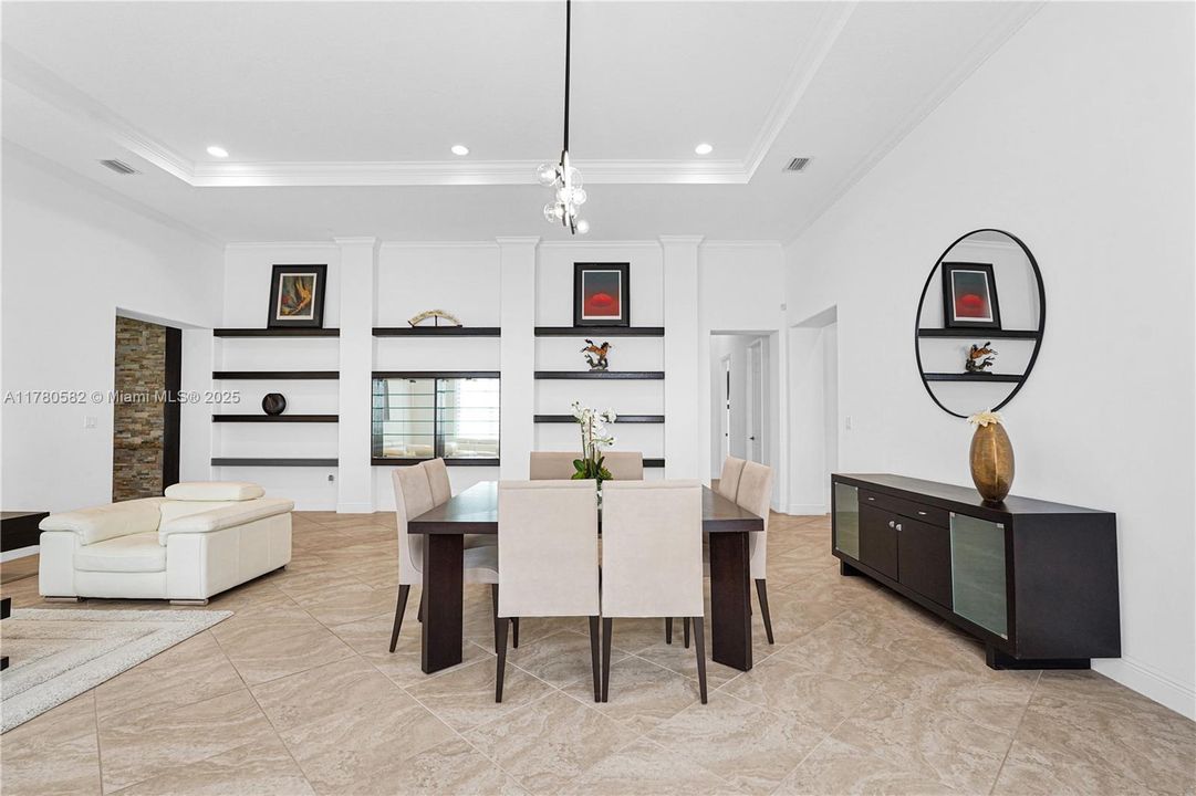 Vendido Recientemente: $1,395,000 (4 camas, 3 baños, 3076 Pies cuadrados)