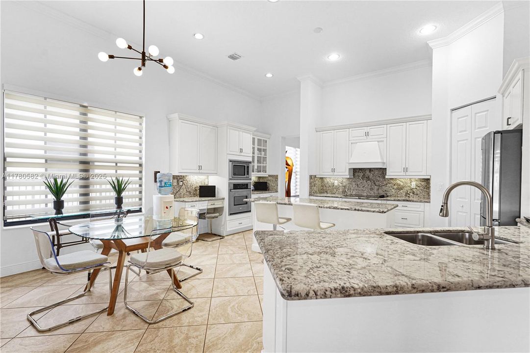 Vendido Recientemente: $1,395,000 (4 camas, 3 baños, 3076 Pies cuadrados)