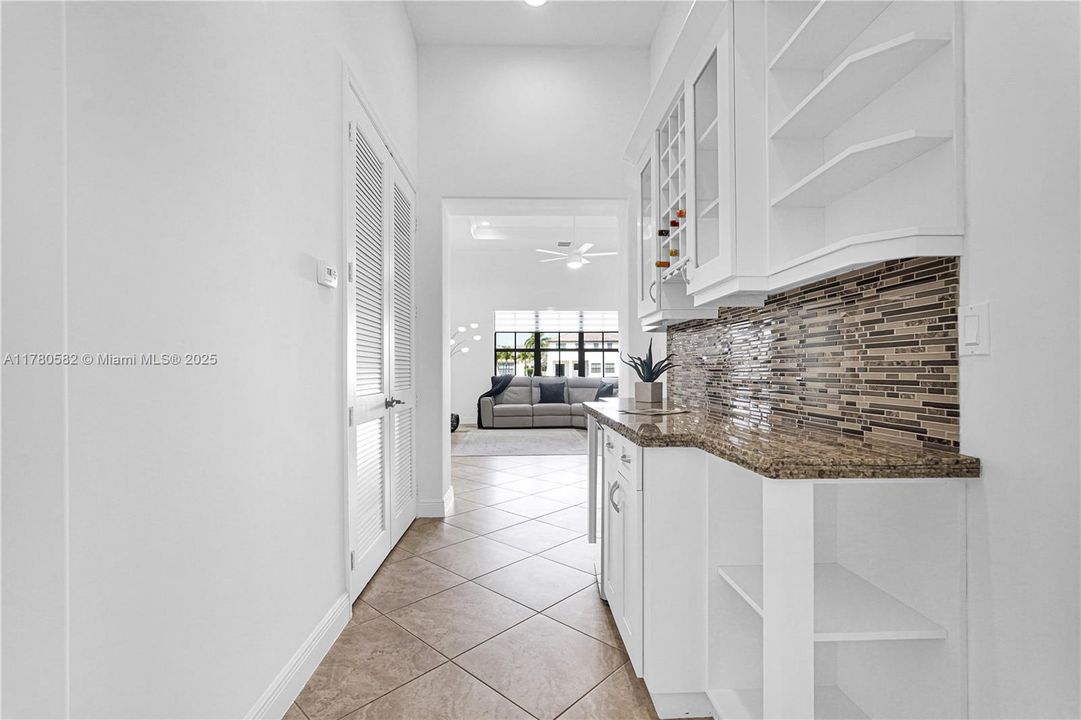 Vendido Recientemente: $1,395,000 (4 camas, 3 baños, 3076 Pies cuadrados)