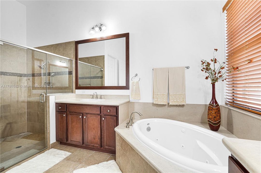 Vendido Recientemente: $1,395,000 (4 camas, 3 baños, 3076 Pies cuadrados)