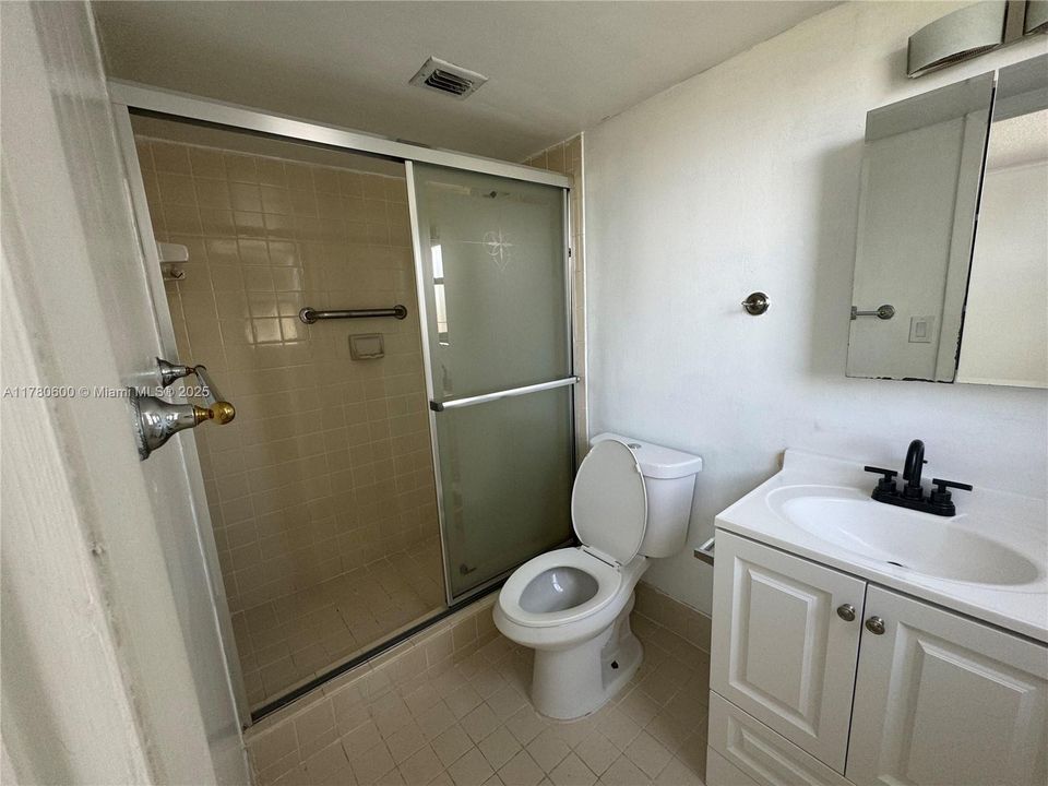 Недавно арендовано: $1,950 (2 спален, 2 ванн, 1000 Квадратных фут)