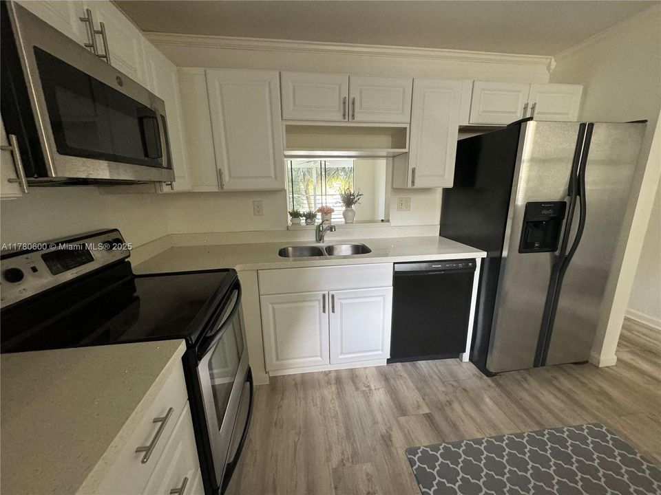 Недавно арендовано: $1,950 (2 спален, 2 ванн, 1000 Квадратных фут)