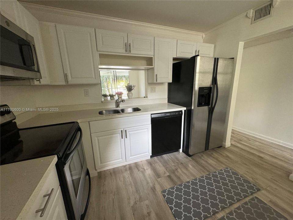 Недавно арендовано: $1,950 (2 спален, 2 ванн, 1000 Квадратных фут)