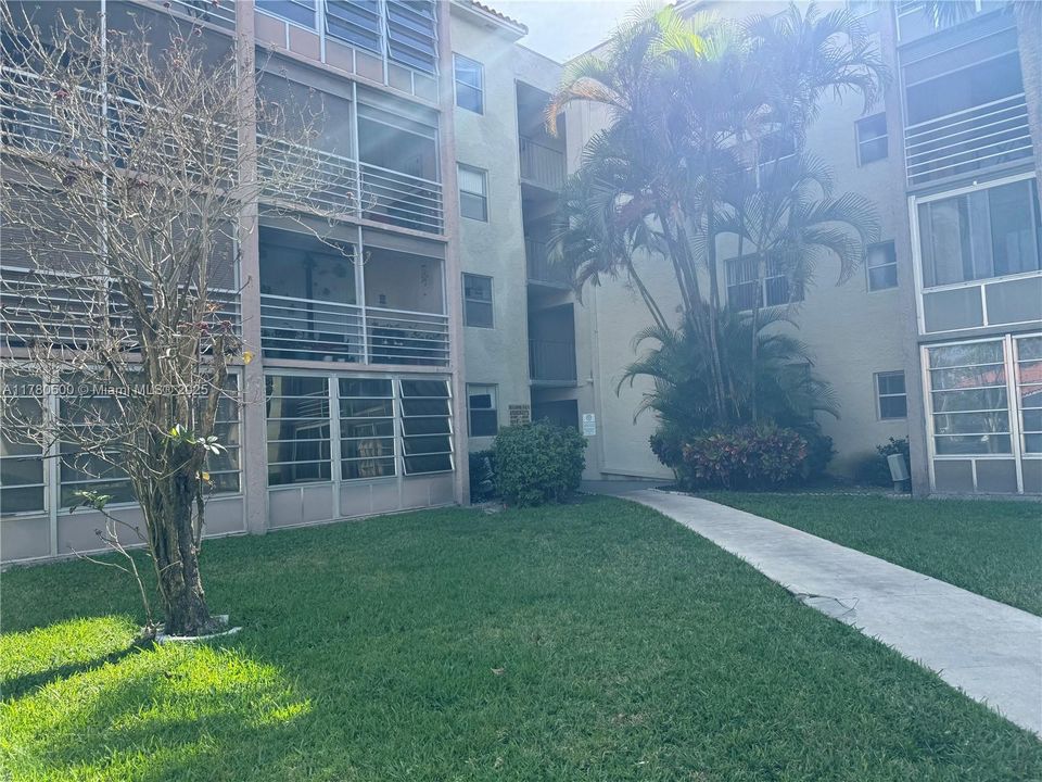 Недавно арендовано: $1,950 (2 спален, 2 ванн, 1000 Квадратных фут)