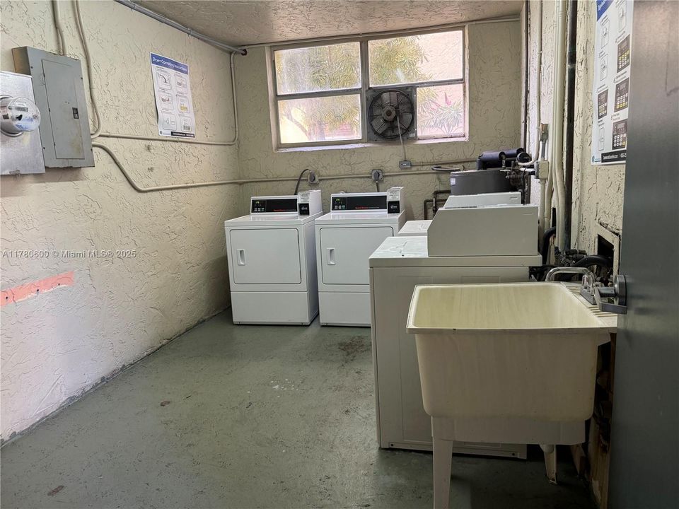 Недавно арендовано: $1,950 (2 спален, 2 ванн, 1000 Квадратных фут)