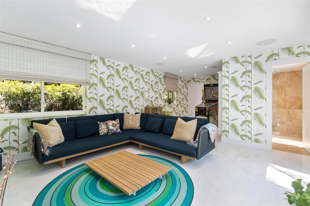 Active With Contract: $4,499,000 (4 beds, 4 baths, 3725 Square Feet)