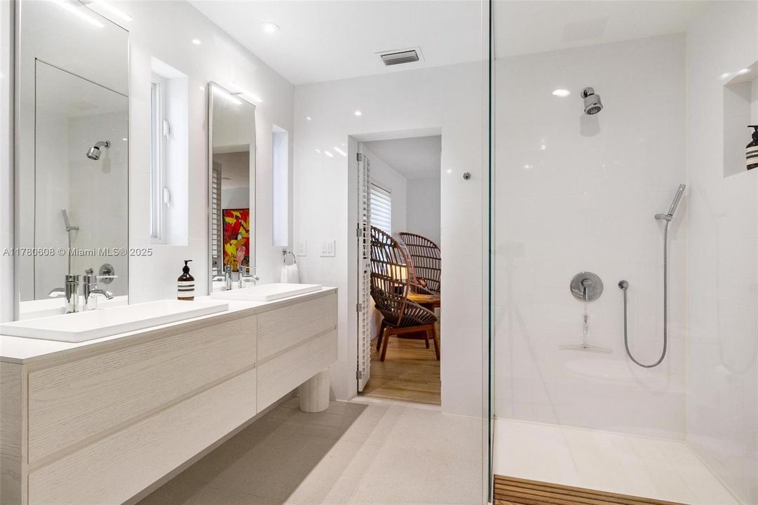 Active With Contract: $4,499,000 (4 beds, 4 baths, 3725 Square Feet)