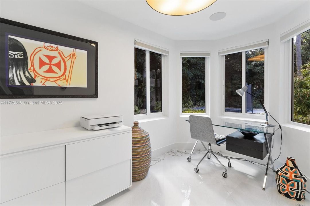 Active With Contract: $4,499,000 (4 beds, 4 baths, 3725 Square Feet)