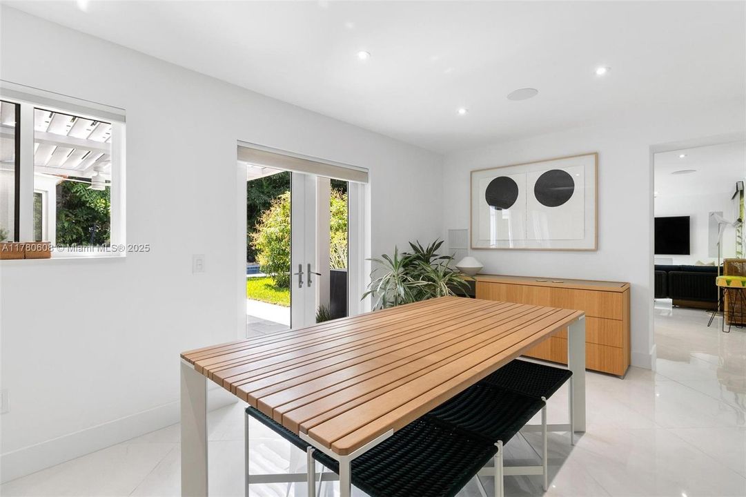 Active With Contract: $4,499,000 (4 beds, 4 baths, 3725 Square Feet)