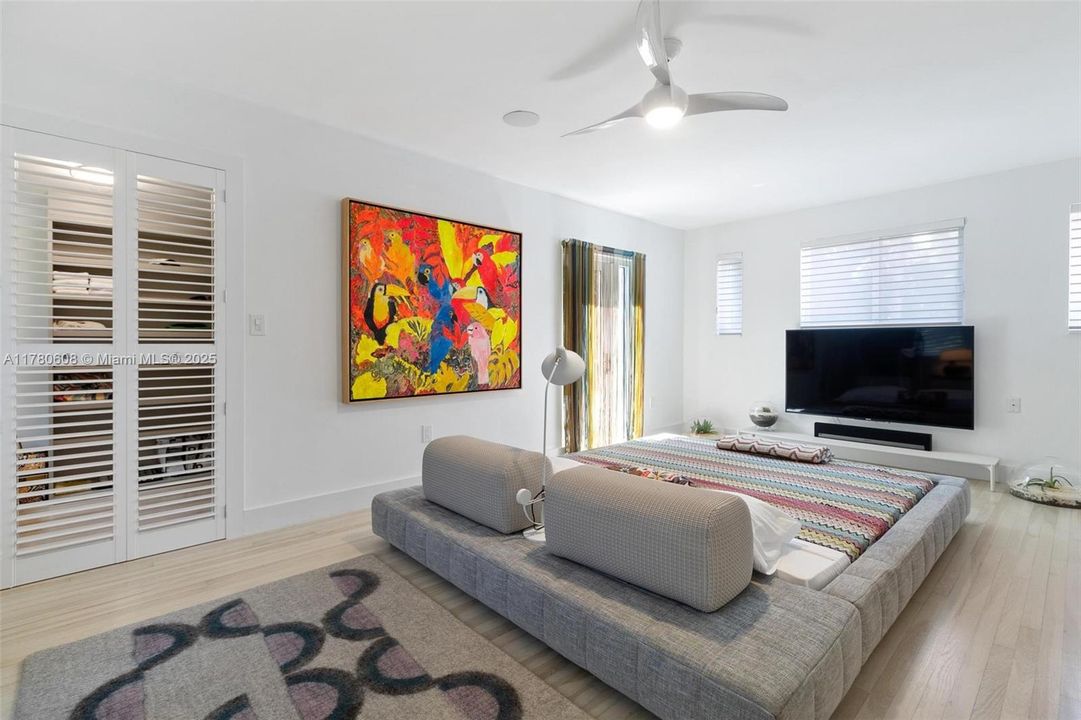 Active With Contract: $4,499,000 (4 beds, 4 baths, 3725 Square Feet)