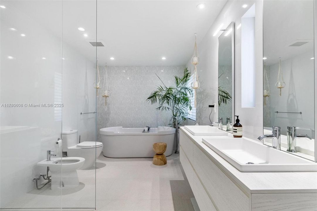 Active With Contract: $4,499,000 (4 beds, 4 baths, 3725 Square Feet)