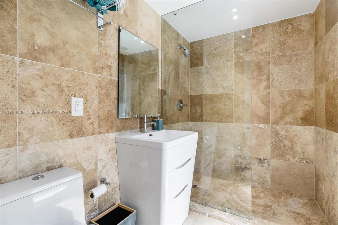 Active With Contract: $4,499,000 (4 beds, 4 baths, 3725 Square Feet)