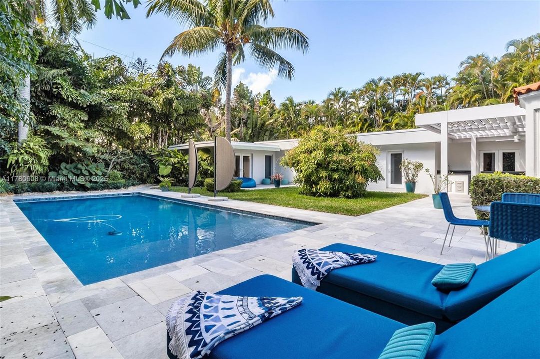 Active With Contract: $4,499,000 (4 beds, 4 baths, 3725 Square Feet)