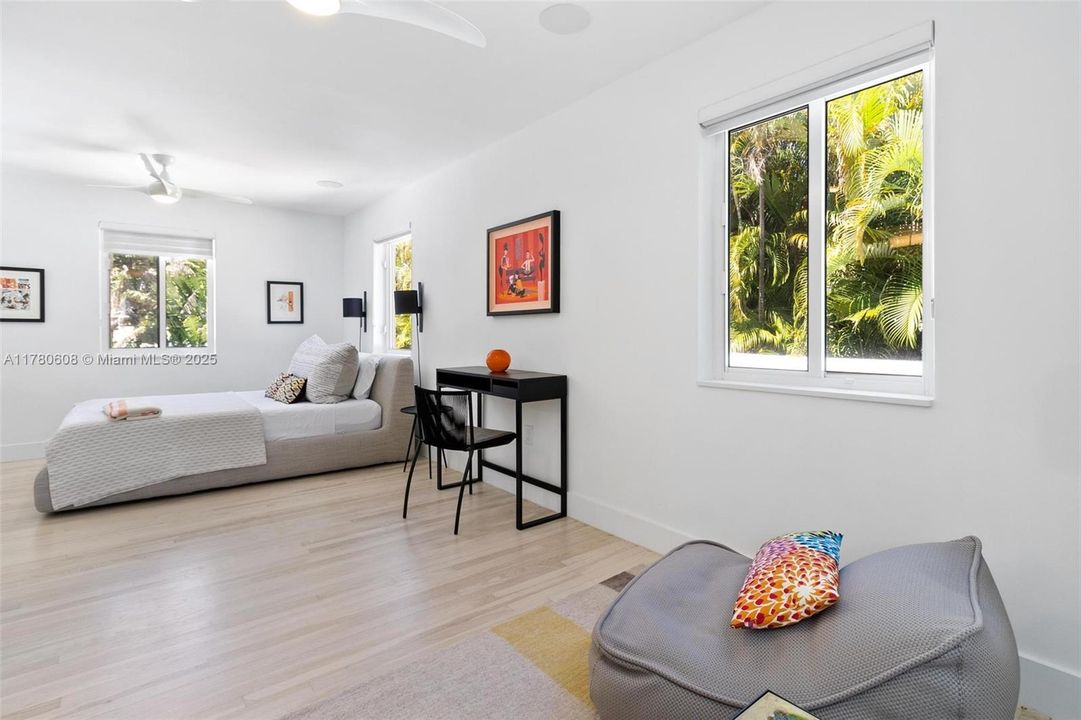 Active With Contract: $4,499,000 (4 beds, 4 baths, 3725 Square Feet)