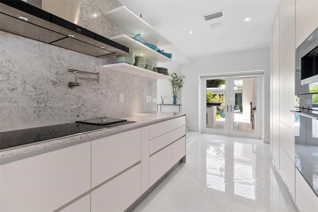 Active With Contract: $4,499,000 (4 beds, 4 baths, 3725 Square Feet)