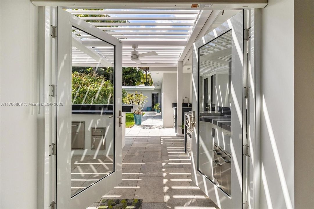 Active With Contract: $4,499,000 (4 beds, 4 baths, 3725 Square Feet)