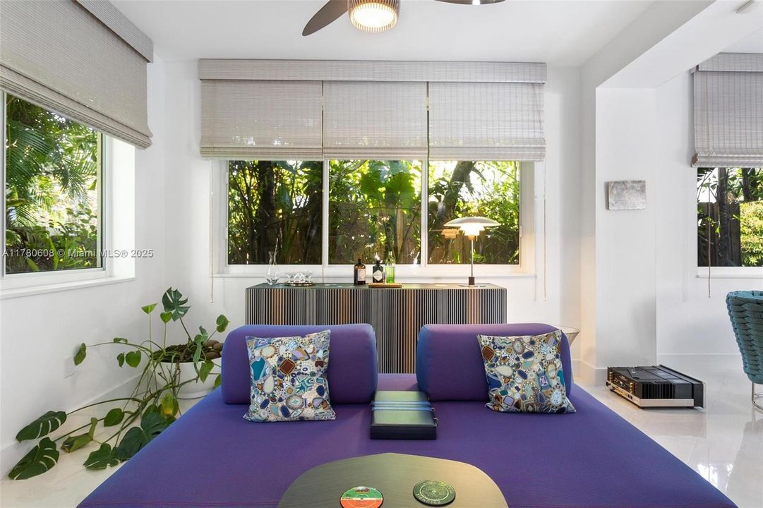 Active With Contract: $4,499,000 (4 beds, 4 baths, 3725 Square Feet)