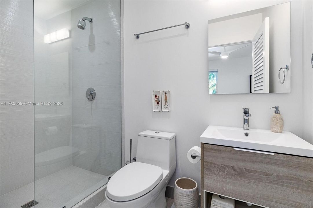 Active With Contract: $4,499,000 (4 beds, 4 baths, 3725 Square Feet)