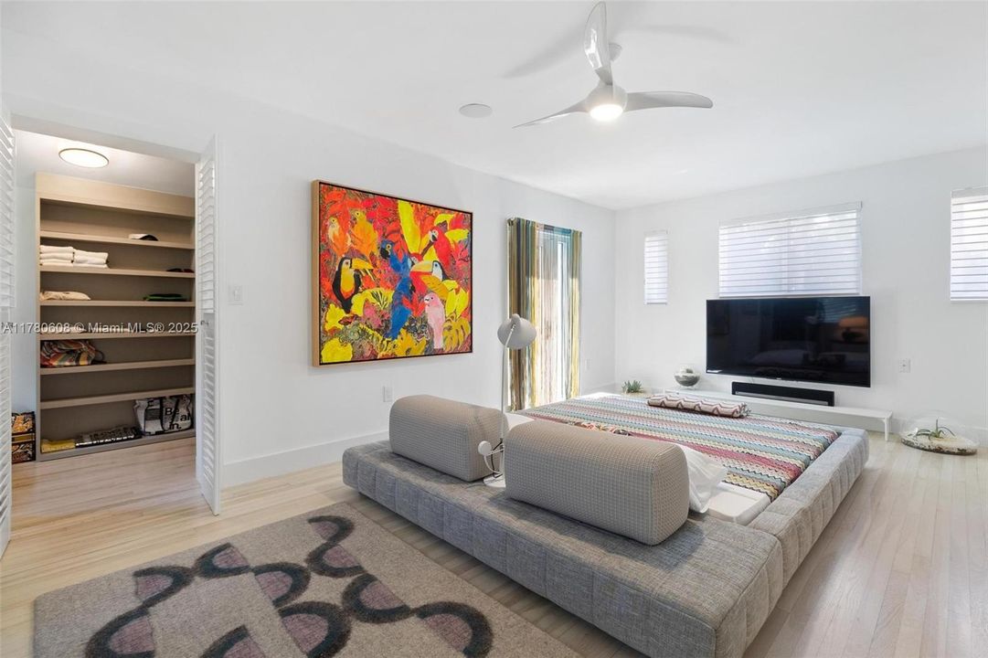 Active With Contract: $4,499,000 (4 beds, 4 baths, 3725 Square Feet)