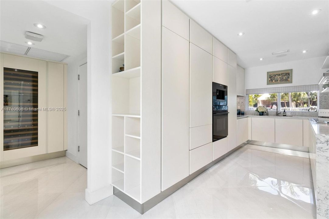 Active With Contract: $4,499,000 (4 beds, 4 baths, 3725 Square Feet)