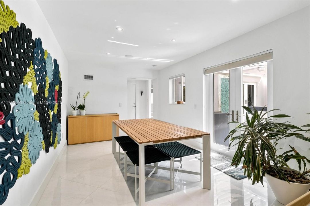 Active With Contract: $4,499,000 (4 beds, 4 baths, 3725 Square Feet)