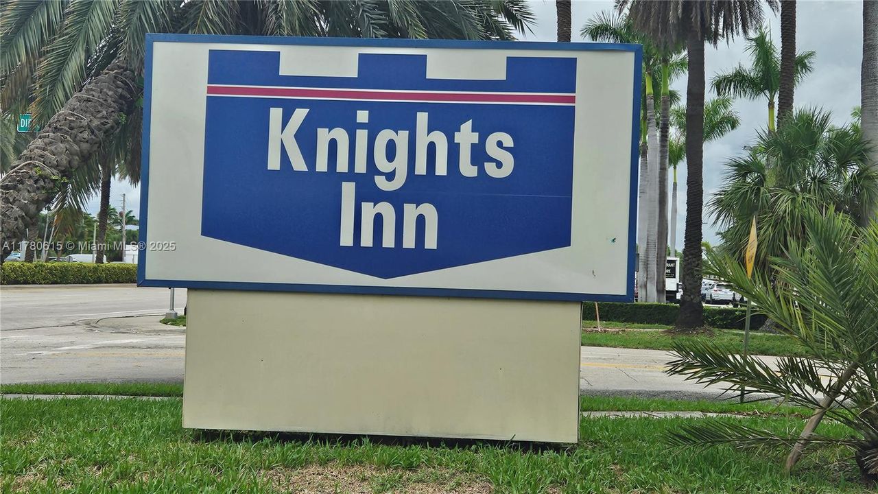 待售: $159,000 (1 贝兹, 1 浴室, 320 平方英尺)