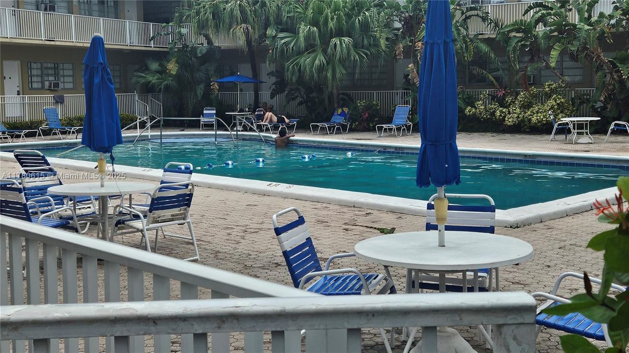 待售: $159,000 (1 贝兹, 1 浴室, 320 平方英尺)