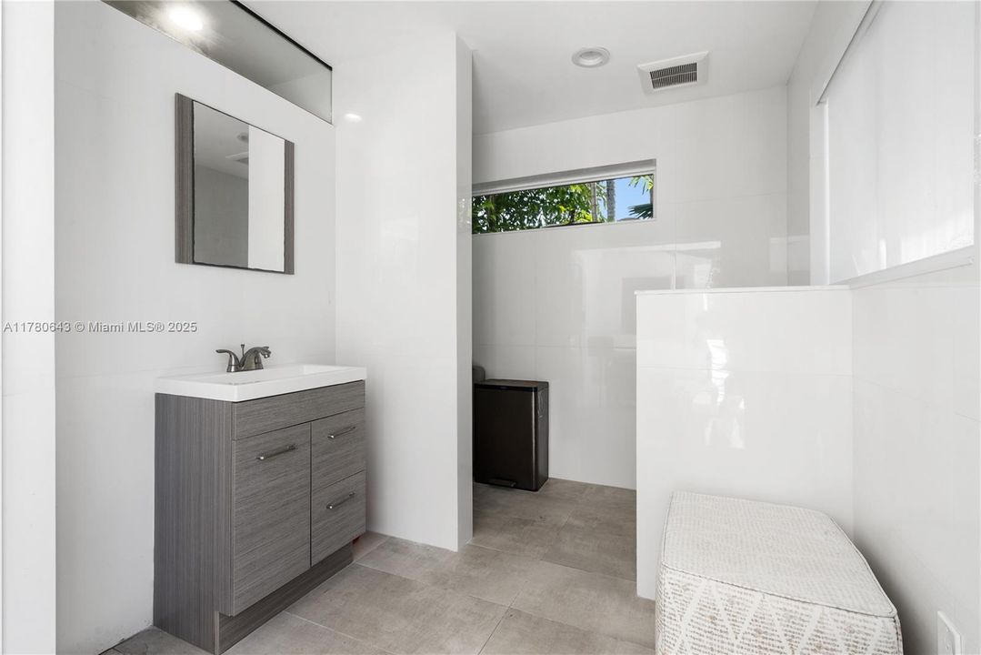 For Sale: $3,190,000 (4 beds, 4 baths, 2982 Square Feet)
