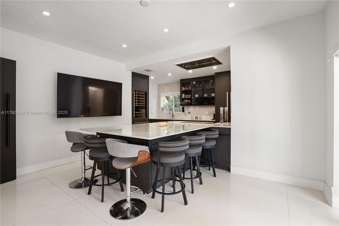 For Sale: $3,190,000 (4 beds, 4 baths, 2982 Square Feet)