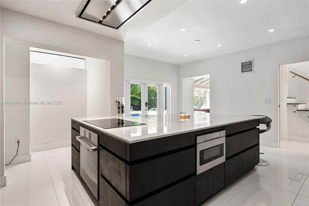 For Sale: $3,190,000 (4 beds, 4 baths, 2982 Square Feet)