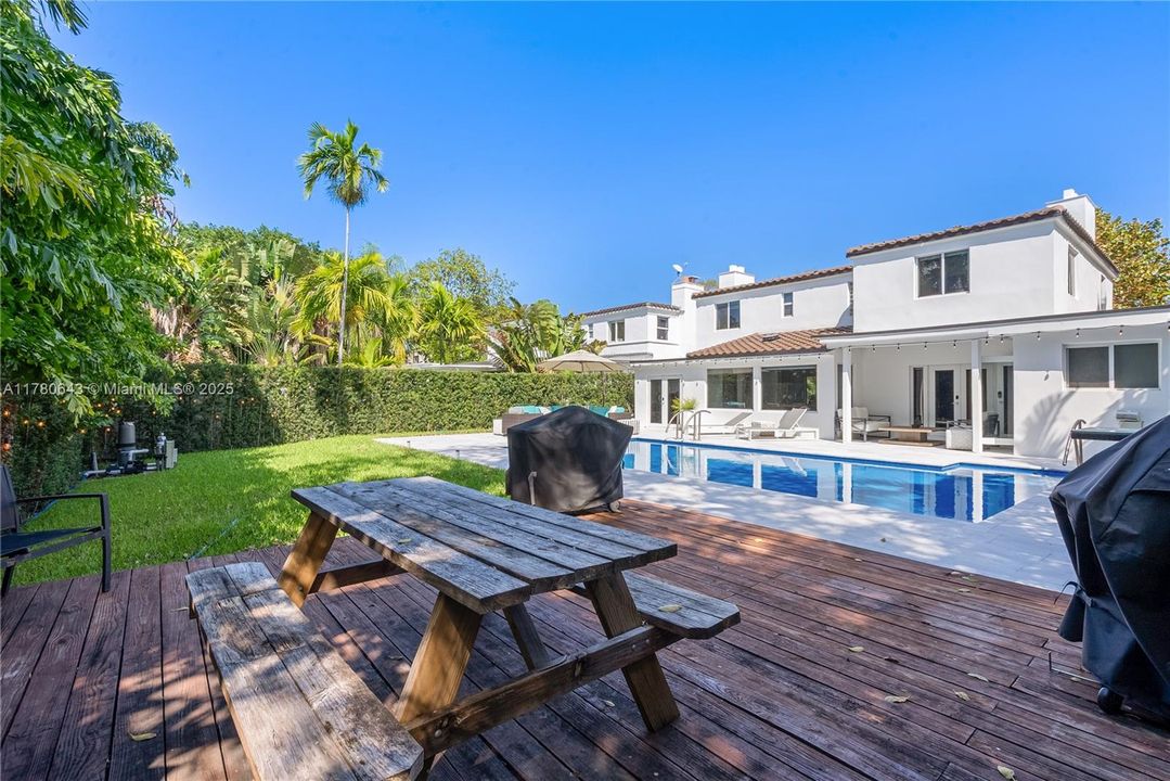 For Sale: $3,190,000 (4 beds, 4 baths, 2982 Square Feet)