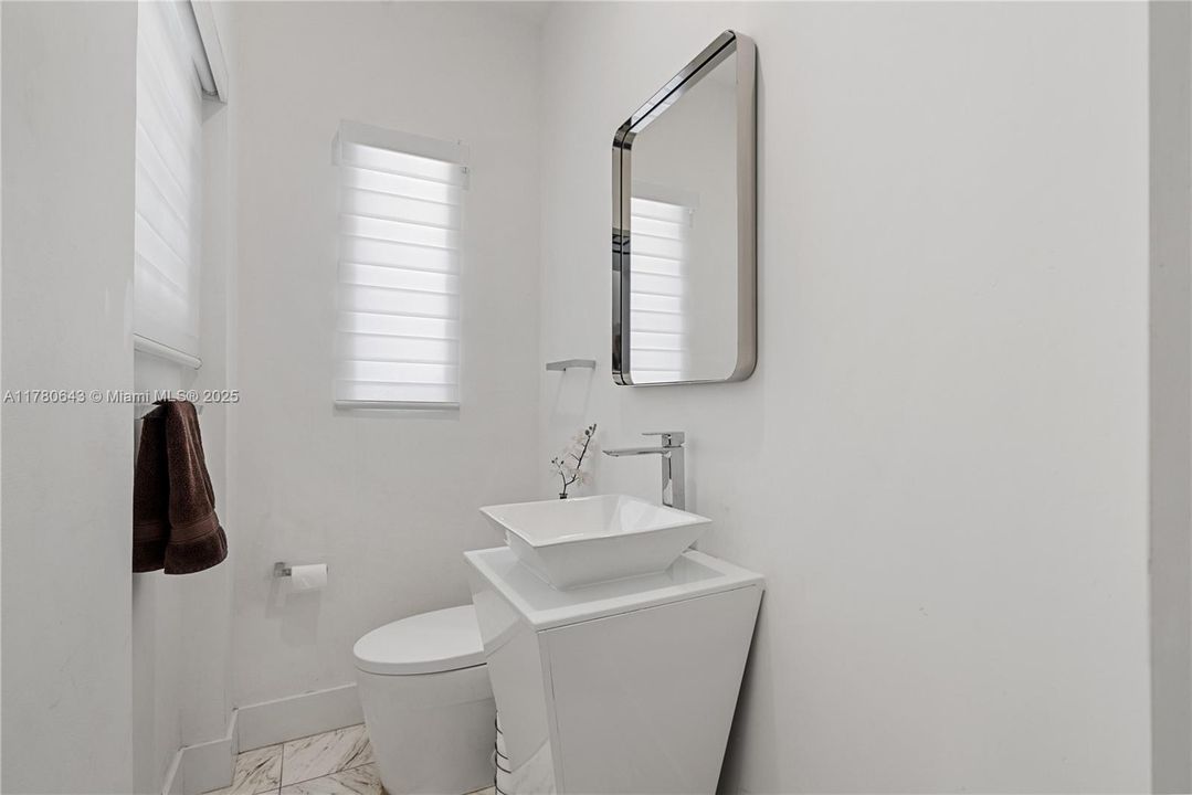 For Sale: $3,190,000 (4 beds, 4 baths, 2982 Square Feet)