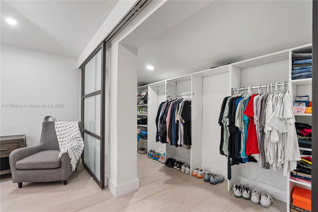 For Sale: $3,190,000 (4 beds, 4 baths, 2982 Square Feet)