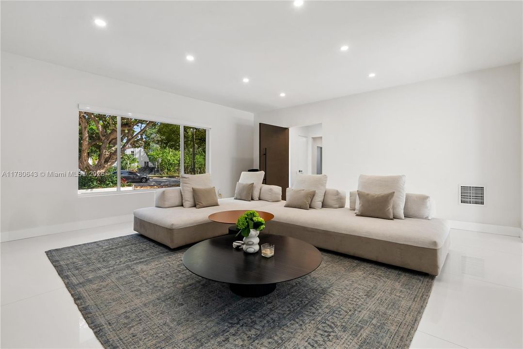 For Sale: $3,190,000 (4 beds, 4 baths, 2982 Square Feet)