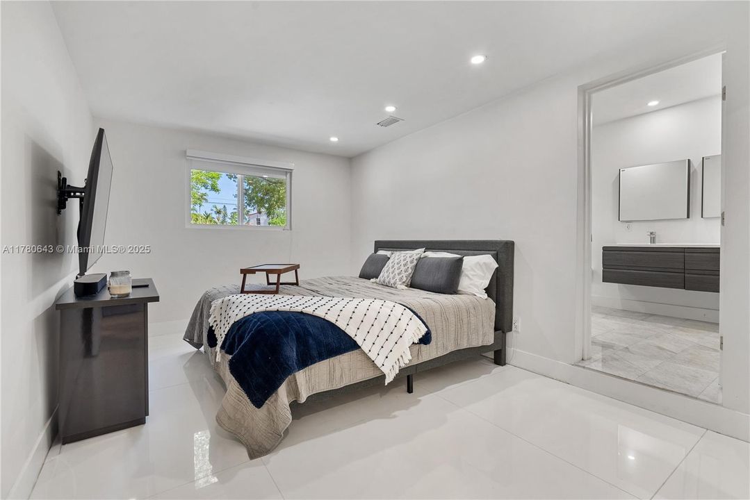 For Sale: $3,190,000 (4 beds, 4 baths, 2982 Square Feet)