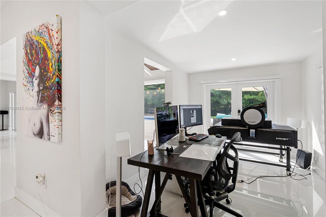 For Sale: $3,190,000 (4 beds, 4 baths, 2982 Square Feet)