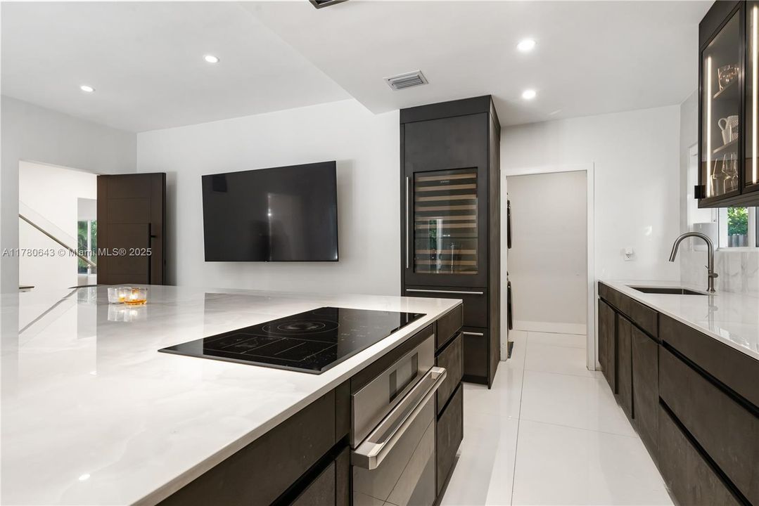 For Sale: $3,190,000 (4 beds, 4 baths, 2982 Square Feet)