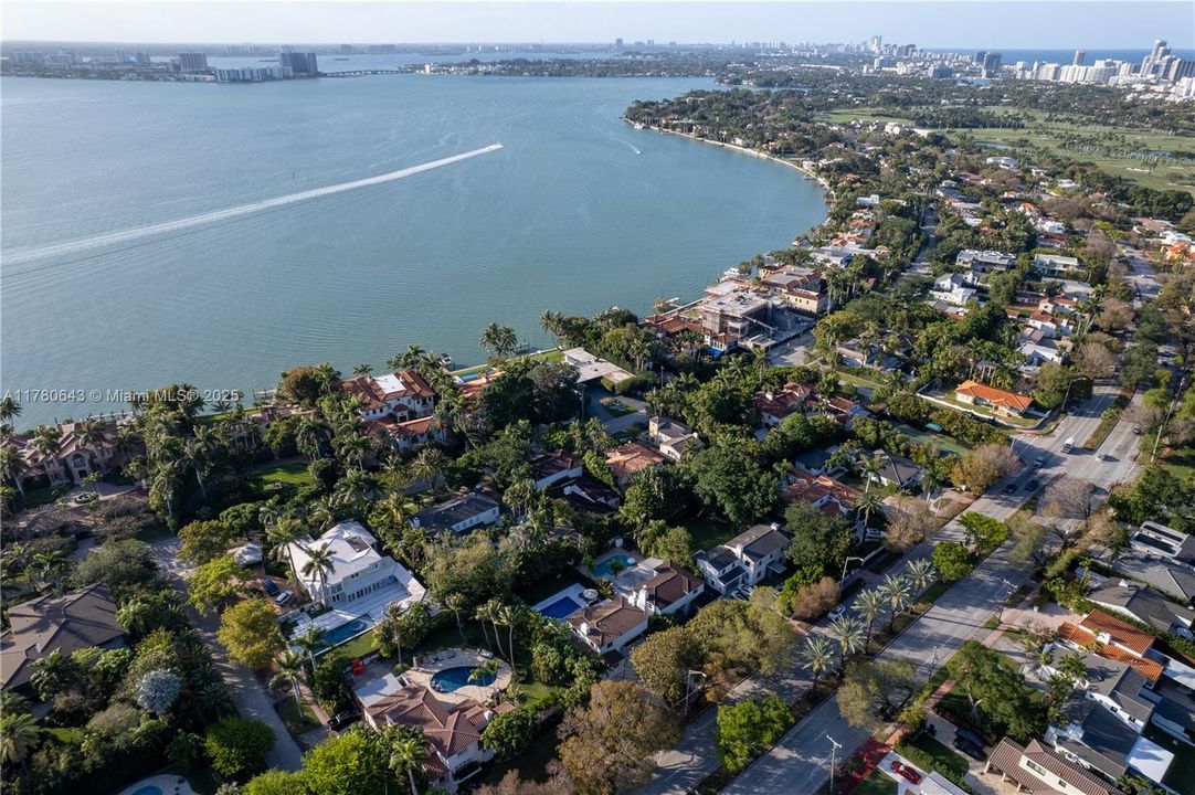 For Sale: $3,190,000 (4 beds, 4 baths, 2982 Square Feet)