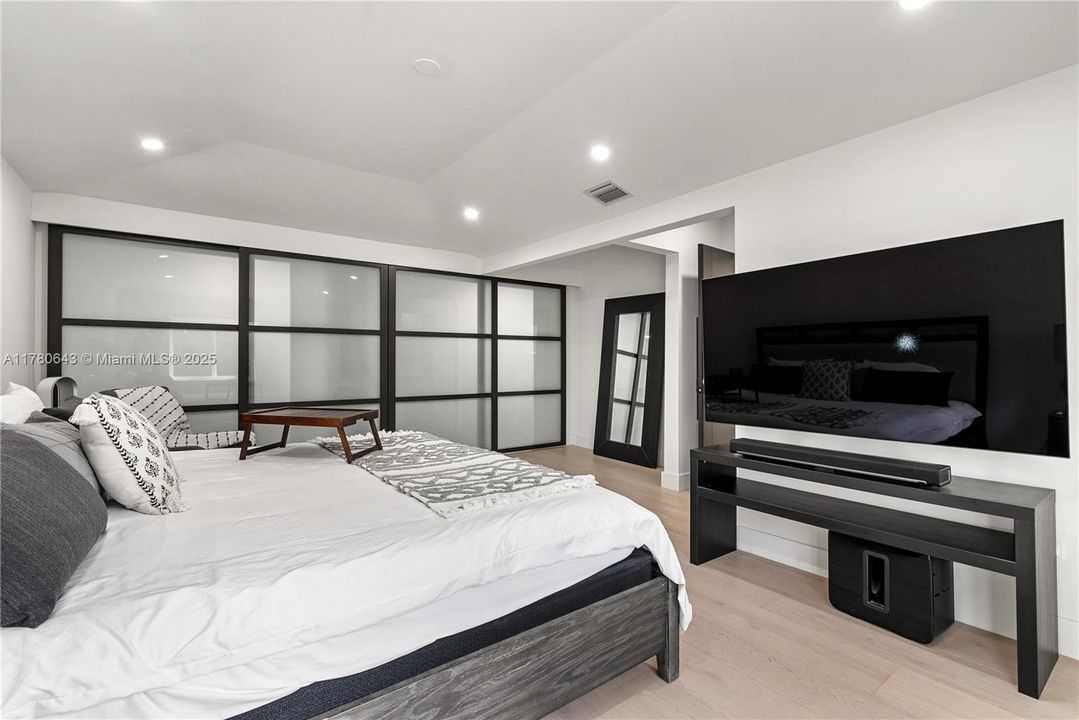 For Sale: $3,190,000 (4 beds, 4 baths, 2982 Square Feet)