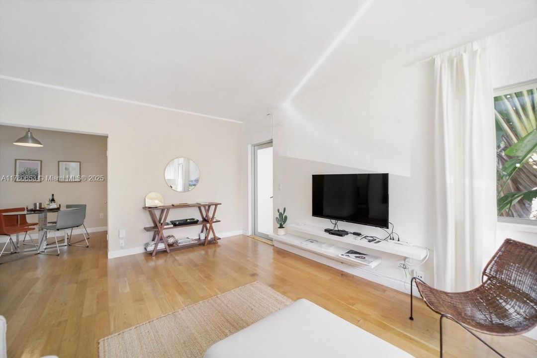 Недавно продано: $319,000 (1 спален, 1 ванн, 496 Квадратных фут)