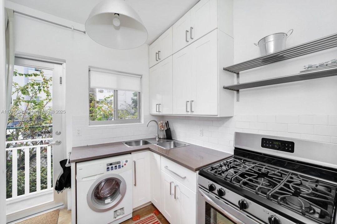 Недавно продано: $319,000 (1 спален, 1 ванн, 496 Квадратных фут)