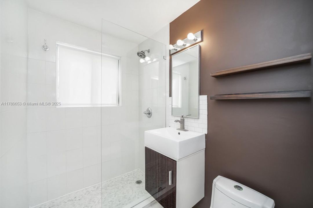 Недавно продано: $319,000 (1 спален, 1 ванн, 496 Квадратных фут)