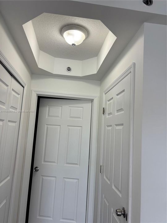 Recently Sold: $385,000 (1 beds, 1 baths, 880 Square Feet)