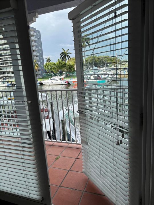 Recently Sold: $385,000 (1 beds, 1 baths, 880 Square Feet)