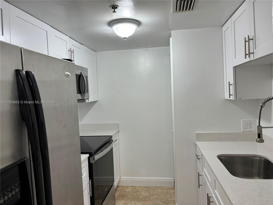 Recently Sold: $385,000 (1 beds, 1 baths, 880 Square Feet)