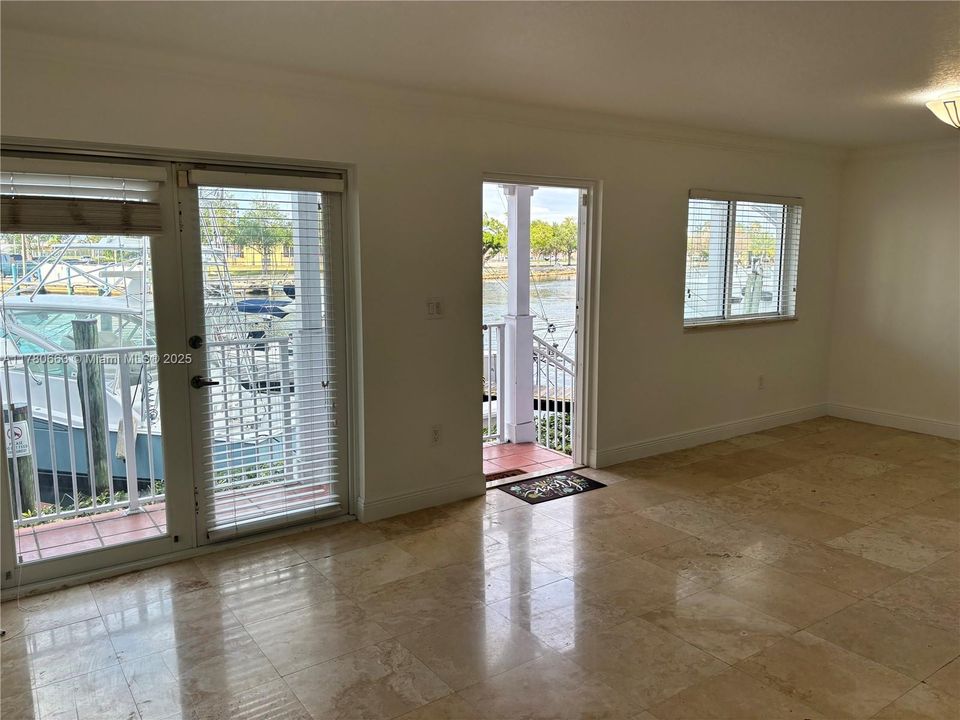 Recently Sold: $385,000 (1 beds, 1 baths, 880 Square Feet)