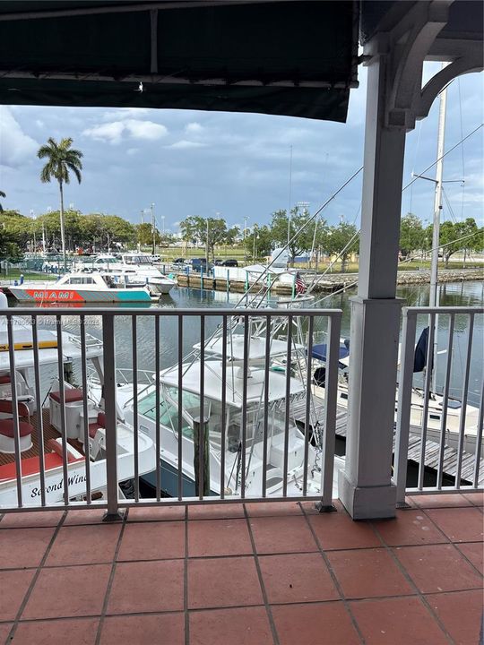 Recently Sold: $385,000 (1 beds, 1 baths, 880 Square Feet)