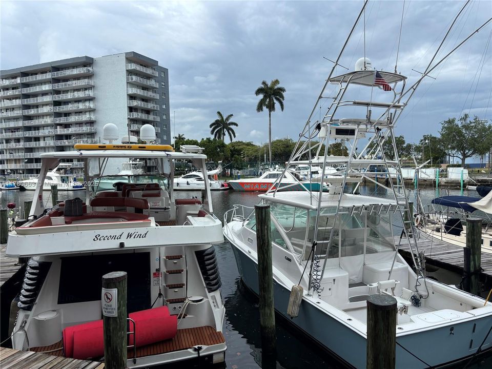 Recently Sold: $385,000 (1 beds, 1 baths, 880 Square Feet)