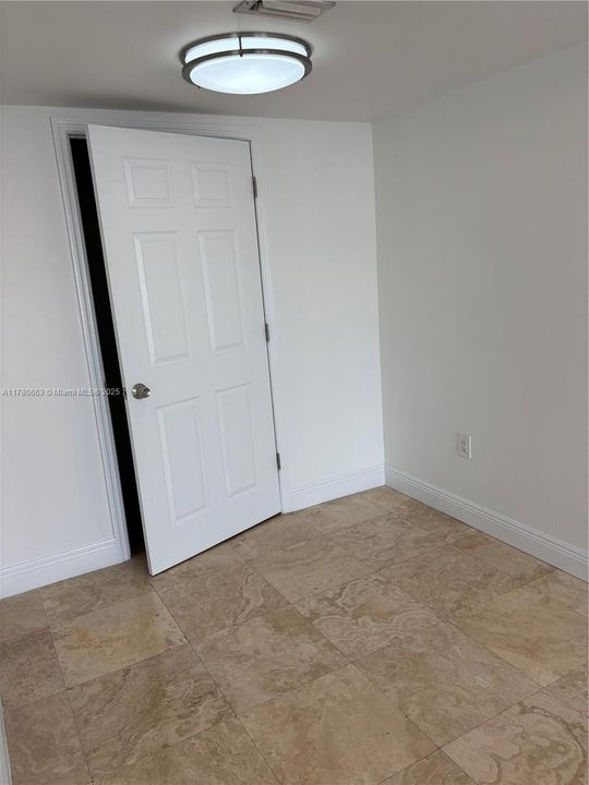 Recently Sold: $385,000 (1 beds, 1 baths, 880 Square Feet)